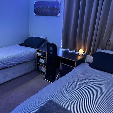 London Gateway Get-Away Apartment Hounslow Ngoại thất bức ảnh