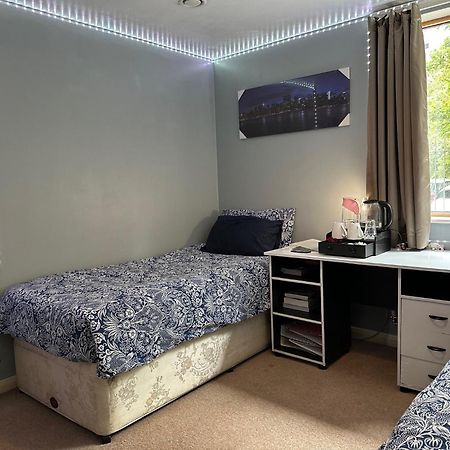 London Gateway Get-Away Apartment Hounslow Ngoại thất bức ảnh